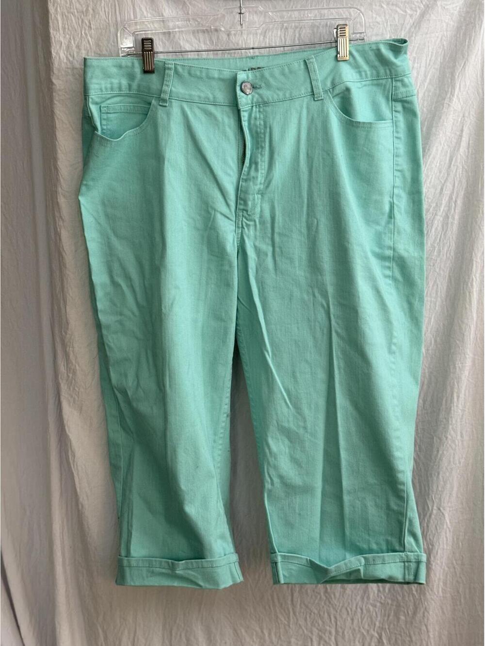 🆕LISTING🆕 Lee Riders Capris - Picture 1 of 5